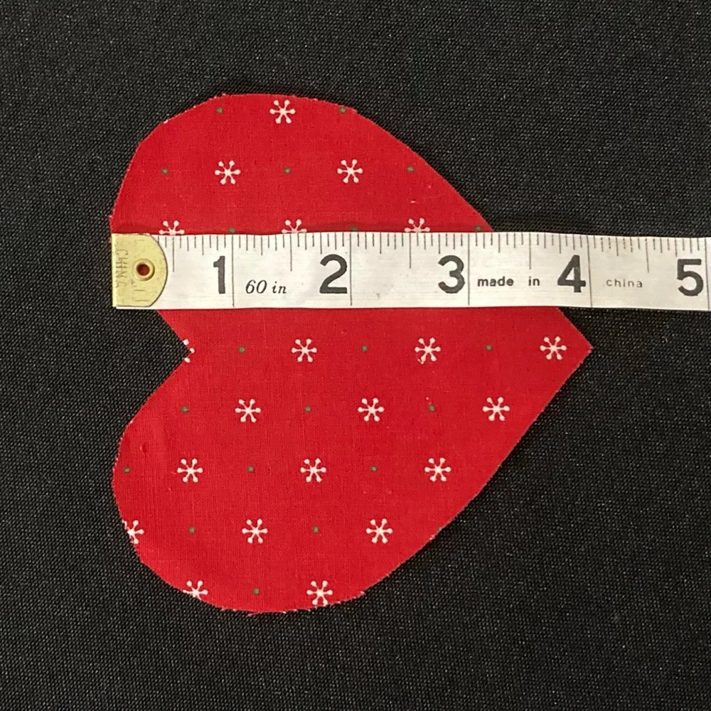 Vintage 1990s Set of 4 Heart Shaped Christmas Fabric Scraps 4.5” x 4” - Picture 6 of 6